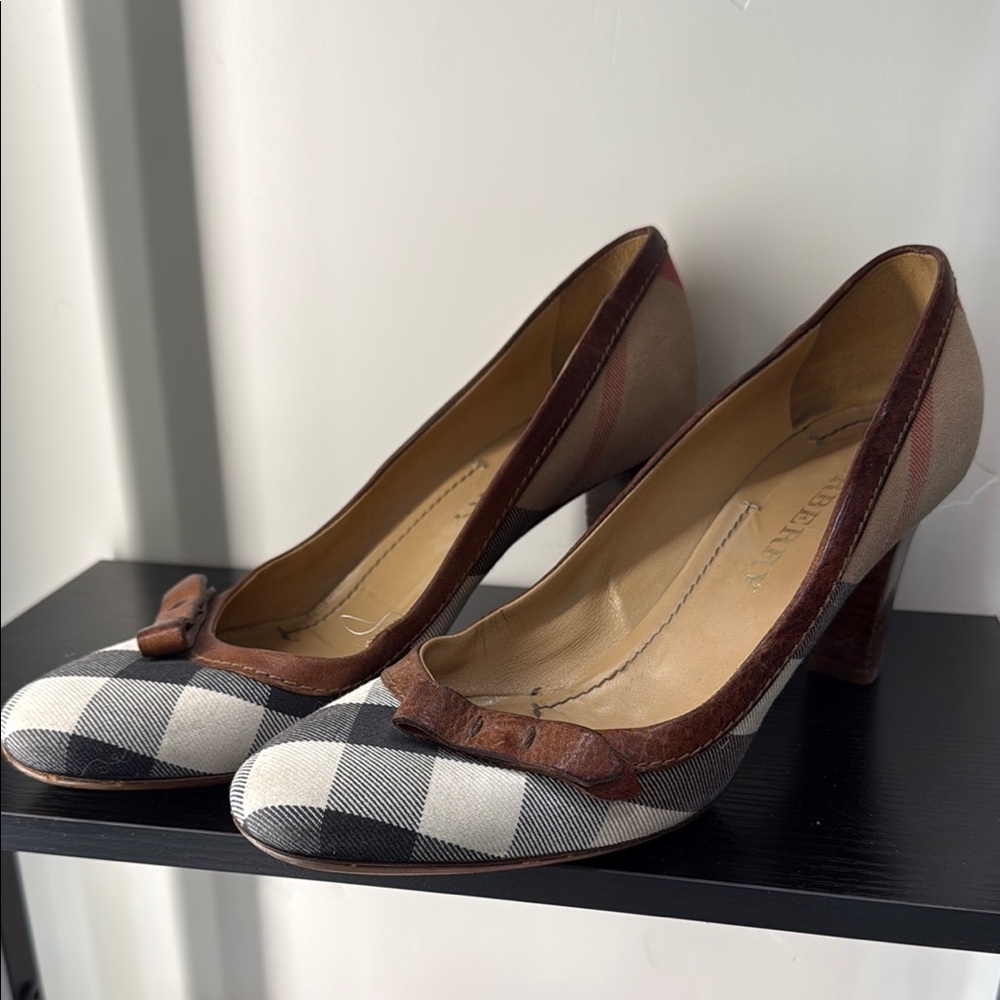Burberry Women's Checkered Pumps - Brown and Black